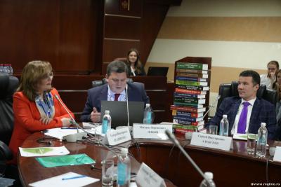 С. В. Алексеев (справа) доктор юридических наук в спортивном праве РФ